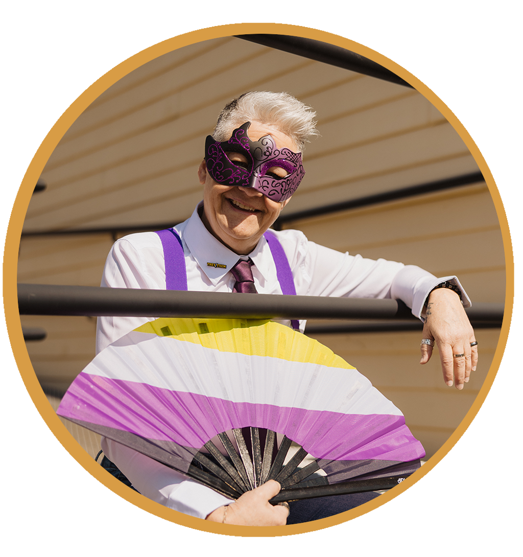 SHAUN-LEE-DRAG-FAN-ROUND